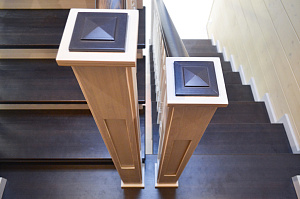 коричневая лестница