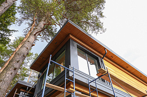 Горячая технология для холодного региона: почему термососна в 2 раза стабильнее обычной древесины и идеально подходит для фасадов