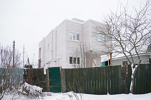 Современный каркасный дом с эксплуатируемой кровлей у Озера Врево