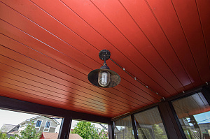 Вишневый фасад и темно-коричневые акценты: история преображения целого участка в Ленинградской области