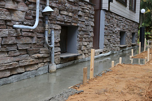 Комплексная защита и обновление фундамента брусового дома в Ропше