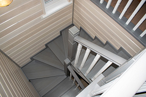 лестница из лиственницы