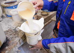 Эксклюзивное лакирование подоконника-столешницы из ясеня: блеск 'Магма' для дома в Петровские Сады