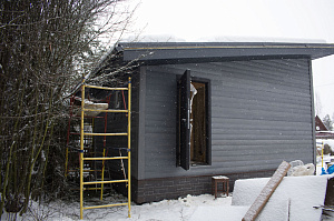 аркасная баня, которая быстро прогревается и долго держит тепло: проект с винтовым фундаментом и качественным утеплением