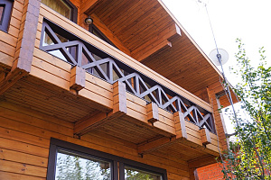 Реставрация и комплексная защита фасада двухэтажной бани в Верховский