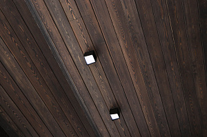 Не просто отделка, а инвестиция в качественный отдых: скошенный планкен из лиственницы и имитация бруса из кедра для зон с разной нагрузкой