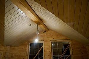 Ломаный потолок планкен