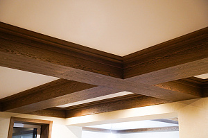 Фальшбалки из МДФ шпон дуба: Мастерство и Стиль для загородного дома в Михайловской горке