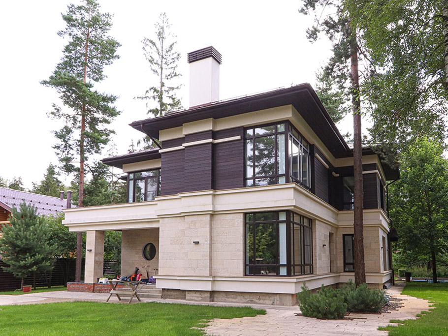 Не верите, что деревянный фасад может служить десятилетиями? Смотрите нашу работу 5-летней давности — она выглядит свежее многих новостроек