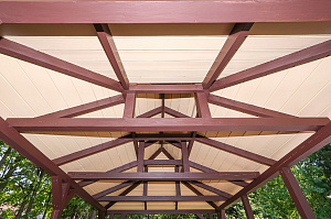 Элегантное обновление деревянных построек в Луговом: профессиональная покраска и защита от Лесобиржи-Спб