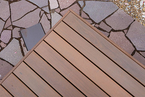 Скрытый крепёж САМО, цеховая покраска и масло Renner: почему термоясень — лучший выбор для статусного дома в Ленинградской области