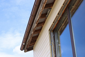 Фасад с характером: Сочетание лиственницы, сосны и камня в Honka Family Club