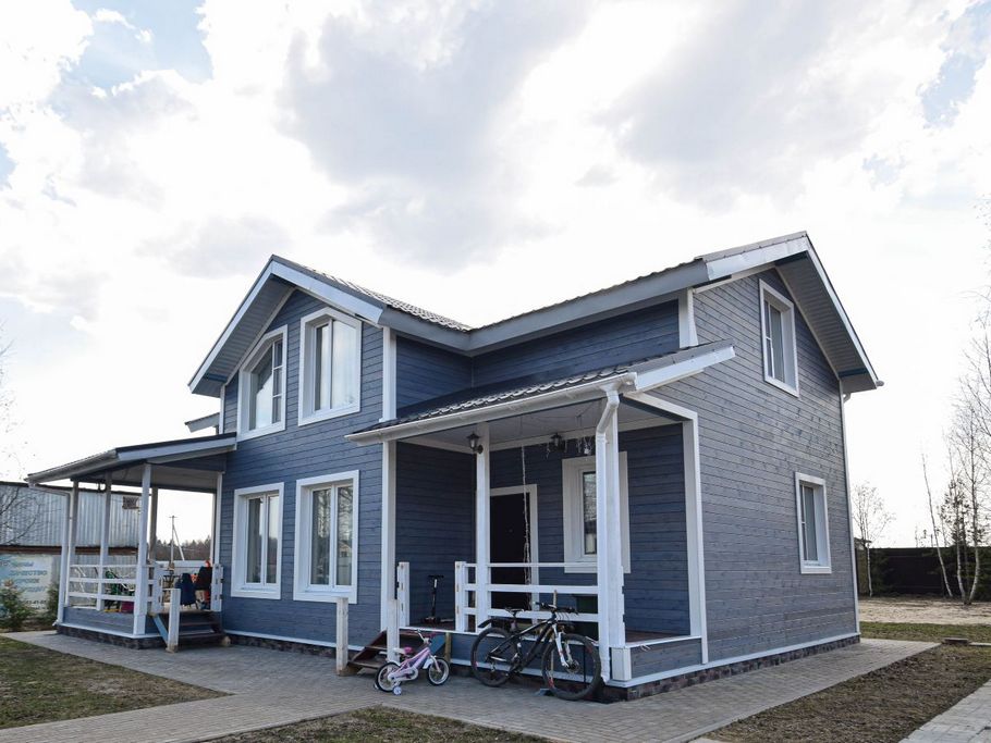 Низкий сорт — высокий результат: дымчато-синий фасад из лиственницы ВС от Лесобиржи - СПб