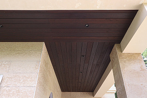 Не верите, что деревянный фасад может служить десятилетиями? Смотрите нашу работу 5-летней давности — она выглядит свежее многих новостроек