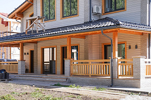 Почему владельцы домов из керамики выбирают планкен: реализованный проект с европейским качеством окраски и крепежом, который не оставляет следов