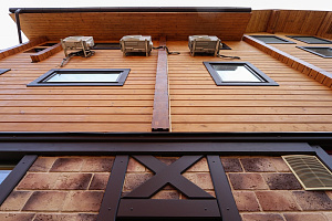 Реставрация и комплексная защита фасада двухэтажной бани в Верховский