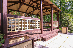 Элегантное обновление деревянных построек в Луговом: профессиональная покраска и защита от Лесобиржи-Спб