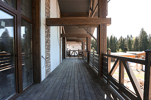 Фасад в стиле Шале: Изысканный коттедж в Новом Щеглово от Лесобиржи-Спб