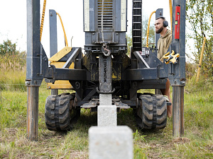 Надежный свайный фундамент с обвязкой для будущего дома в Тай-Лэнд
