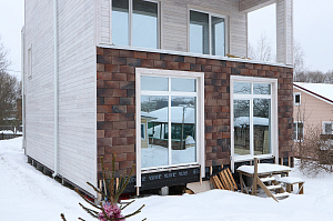 Современный каркасный дом с эксплуатируемой кровлей у Озера Врево