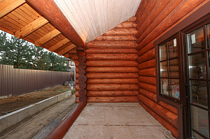 Шестифакторная защита и идеальная гладкость: премиальная покраска бревенчатого дома от ЛесоБиржи - СПб