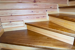 лестница покрытая лаком teknos