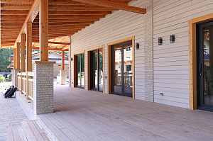 Почему владельцы домов из керамики выбирают планкен: реализованный проект с европейским качеством окраски и крепежом, который не оставляет следов