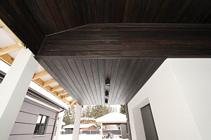 Не просто отделка, а инвестиция в качественный отдых: скошенный планкен из лиственницы и имитация бруса из кедра для зон с разной нагрузкой