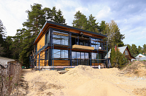 Горячая технология для холодного региона: почему термососна в 2 раза стабильнее обычной древесины и идеально подходит для фасадов