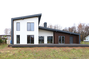 Премиальная отделка фасада и террасы лиственницей: проект ЛесоБиржи на Ладожские Берега