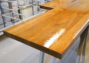 Эксклюзивное лакирование подоконника-столешницы из ясеня: блеск 'Магма' для дома в Петровские Сады