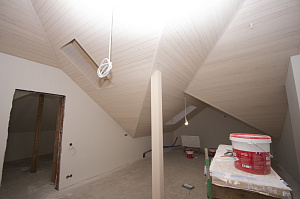 Лесобиржа-Спб: Элитная отделка потолка ангарской сосной в 