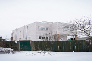 Современный каркасный дом с эксплуатируемой кровлей у Озера Врево