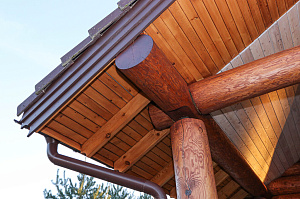 Шестифакторная защита и идеальная гладкость: премиальная покраска бревенчатого дома от ЛесоБиржи - СПб