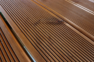 Карцево: шлифовка и покраска дома из клеёного бруса для «Нордвуд» — защита Tikkurila Pinja W-Oil (5070) и акценты RAL 7024