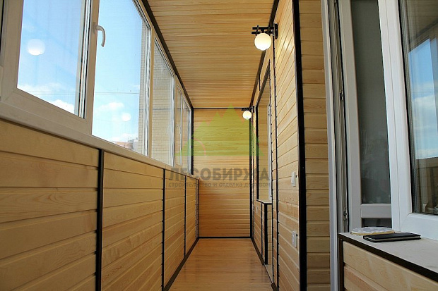 Евровагонка в отделке балкона в СПб и ЛО — подбор, покраска, монтаж