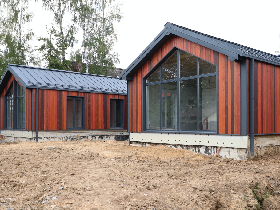 Поместье «Алексеевское»: фасад из термососны в четырех цветах — смелое решение для взыскательных владельцев