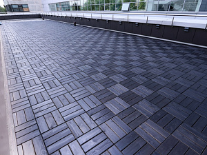 Преображение эксплуатируемой кровли: Терраса из термососны в Ленинградской области