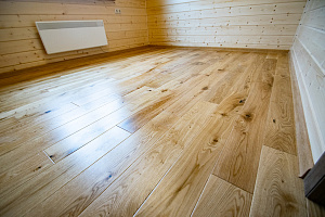 дубовый паркет на полу