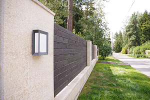 Забор из скошенного планкена в Нижний: Эстетика и долговечность от Лесобиржа-СПб, проверенные временем