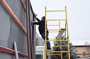 крепление планкена на фасад дома