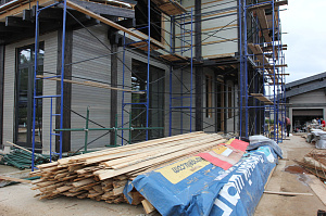 Масштабная реконструкция загородного дома: термоясень, фахверк с историей и идеальная геометрия каждого элемента