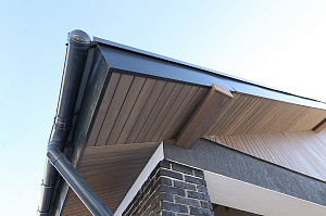 Элегантный фасад и свесы: монтаж планкена в Gatchina Villages - 2