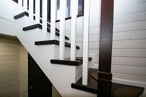 межэтажная лестница из лиственницы 19