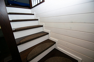 межэтажная лестница из лиственницы 13