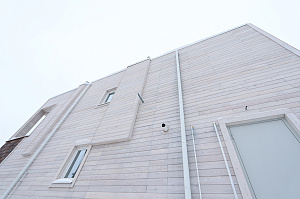 Современный каркасный дом с эксплуатируемой кровлей у Озера Врево