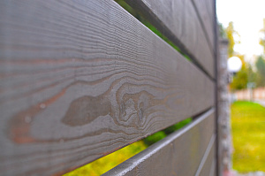 крашеный планкен для забора 1