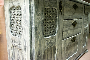 брошюрованный комод