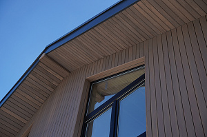 Элегантный фасад и свесы: монтаж планкена в Gatchina Villages - 2