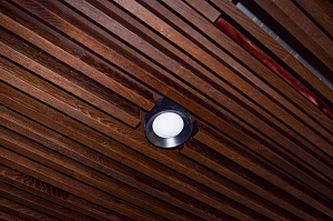 Потолок, о котором говорят: трендовое решение для статусного офиса